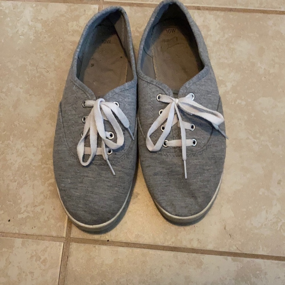 Time and Tru 10W gray shoes